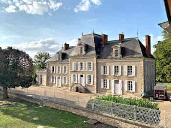 Château XIXe à vendre entre Nevers et Moulins: env. 550 m² hab, 21 pièces, dépendances, parc, bois, bosquets, prairies, sur plus de 7 ha libres